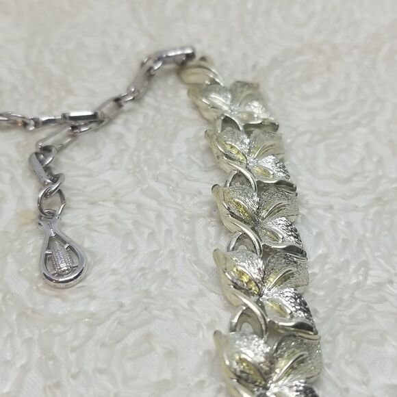 Signed Coro Necklace Multi Three Leaf Links Silver Vintage Necklace - Picture 6 of 11